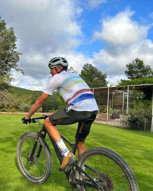 巴黎官方：主帅恩里克因骑车摔倒致锁骨骨折，将接受手术